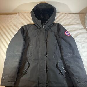 Authentic Canada Goose Black Kensington Parka Size L Fusion Fit No fur